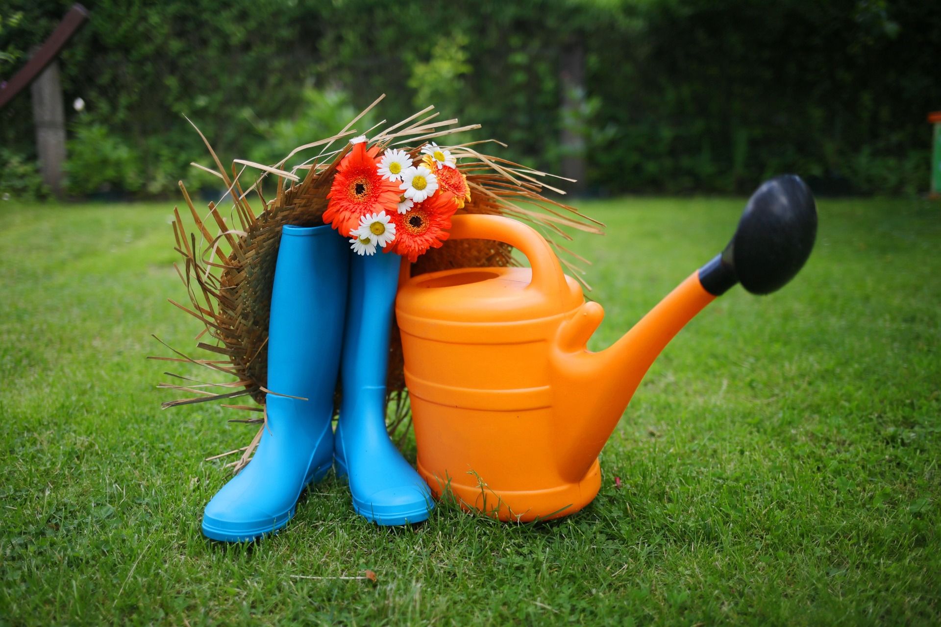 botas-regadera-jardín-verano-riego-mantenimiento