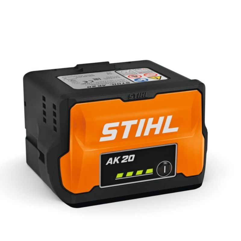 BATERIA STIHL AK 20 CON LA CARGA AL 100% COMO SE VE EN SUS 4 INDICADORES LED