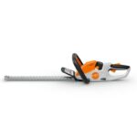 HSA 30 de STIHL en su perfil izquierdo, donde apreciamos su mango antideslizante y su triple interruptor de seguridad