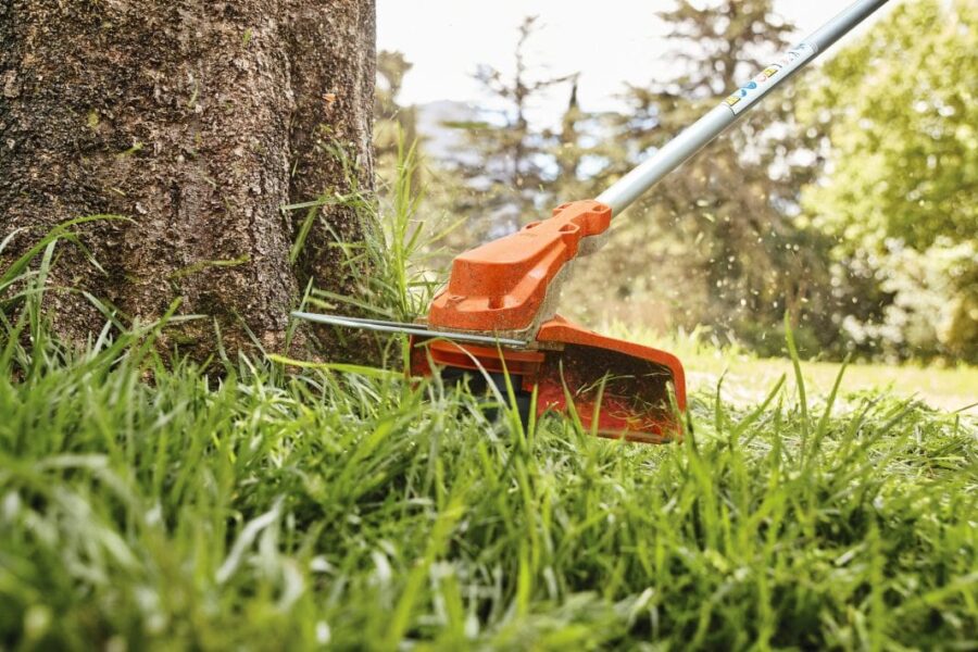 EL PROTECTOR DE PLANTS Y ARBOLES DE LA DESBROZADORA FSA 60 EVITA QUE DAÑEMOS LOQ EU NOS GUSTA