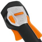 LA EMPUÑADURA CON EL SELECTOR DE VELOCIDAD DE LA FSA 80 DE STIHL