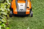 ESCARIFICADOR STIHL RLA 240 AIRENDO UNA ZONA DE MUSGO