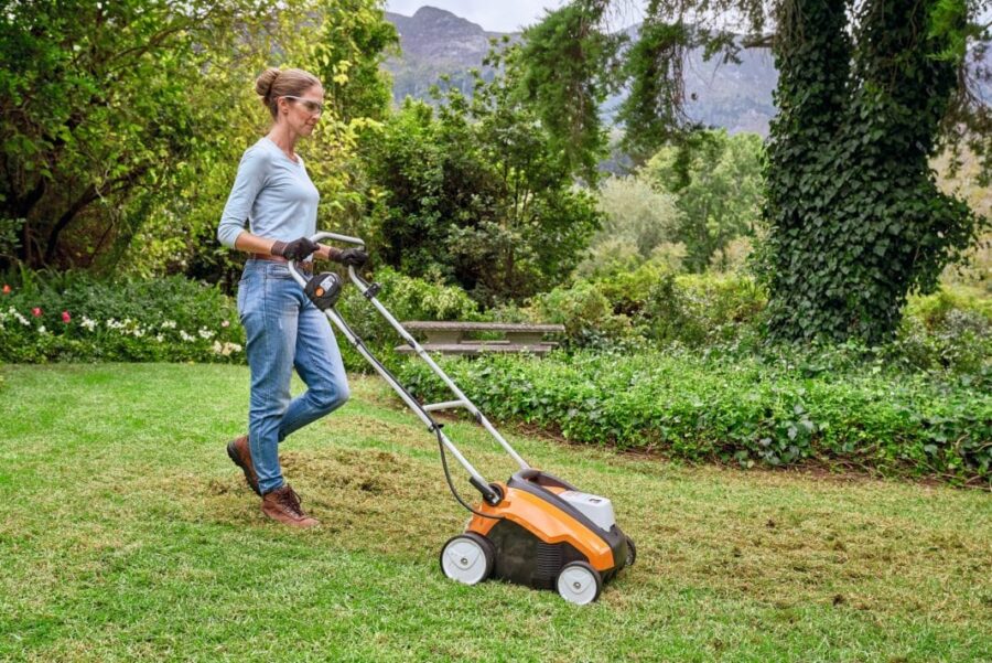 EL PLACER DE ESCARIFICAR TU JARDN CON EL RLA 240 DE STIHL. EL REGENERADOR A BATERÍA QUE RENUEVA LOS JARDINES MAS DELICADOS DEL MUNDO